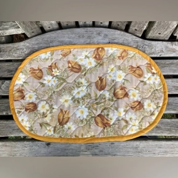 8 VINTAGE Quilted Daisy White Yellow Green Brown Tan Floral Placemats - Picture 4 of 6